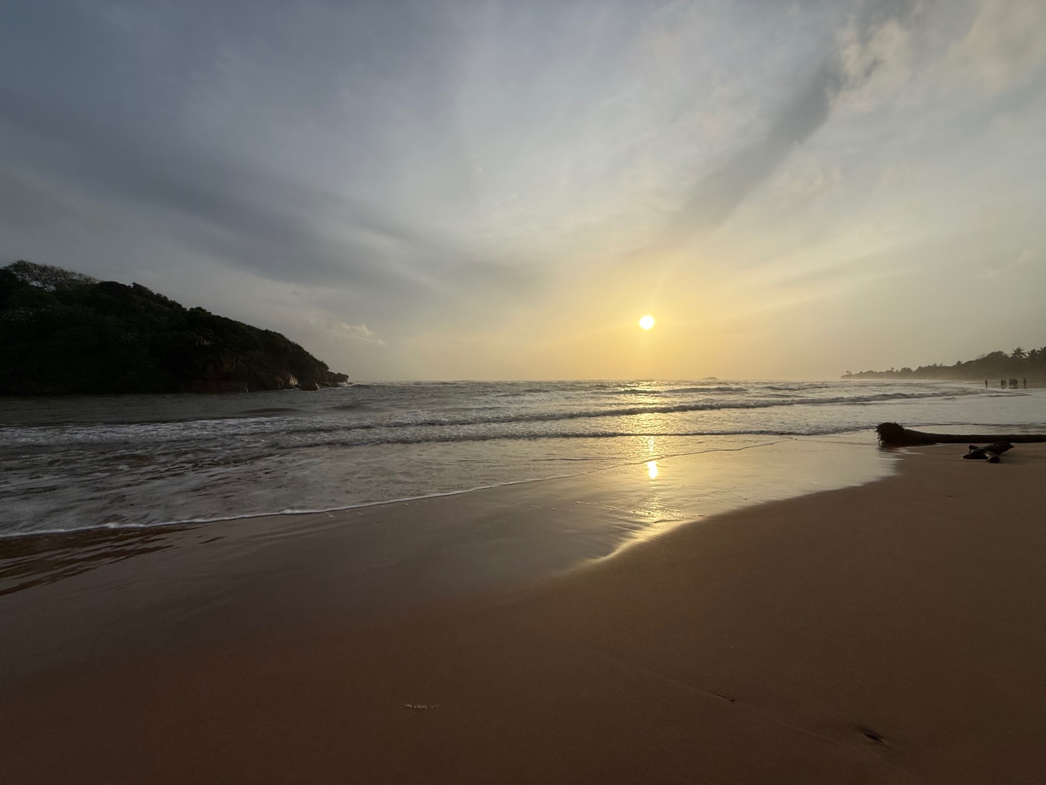 Sonnenuntergang an einem Strand Sri Lankas